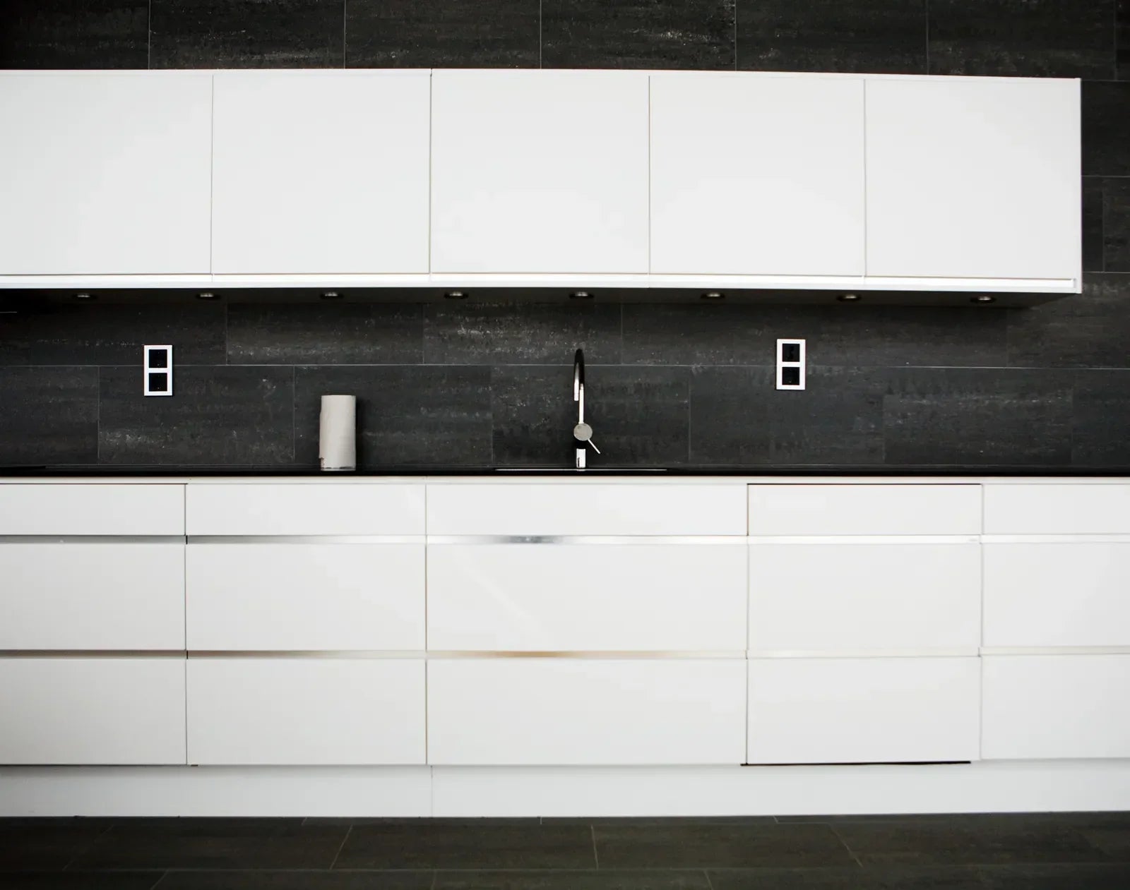 A modern kitchen hosts a reverse osmosis system that manages its drain ratio.